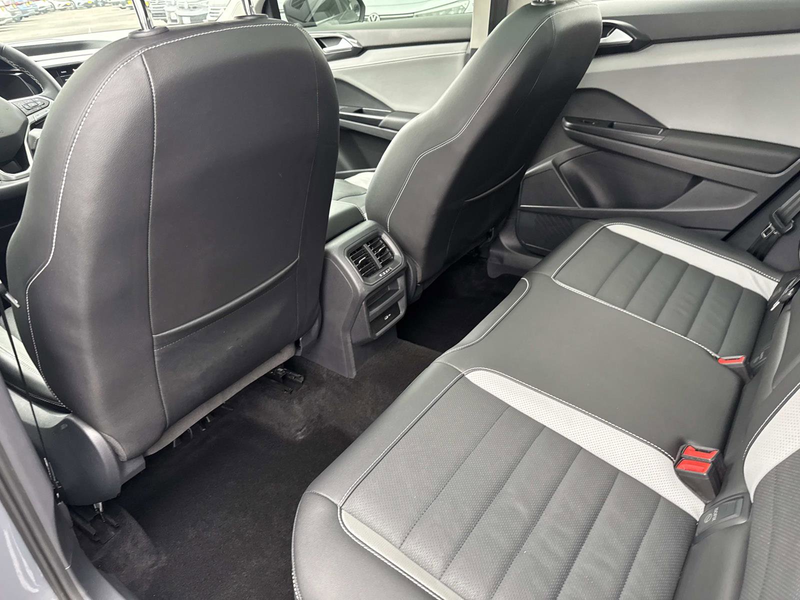 Certified 2023 Volkswagen Taos SEL image 9