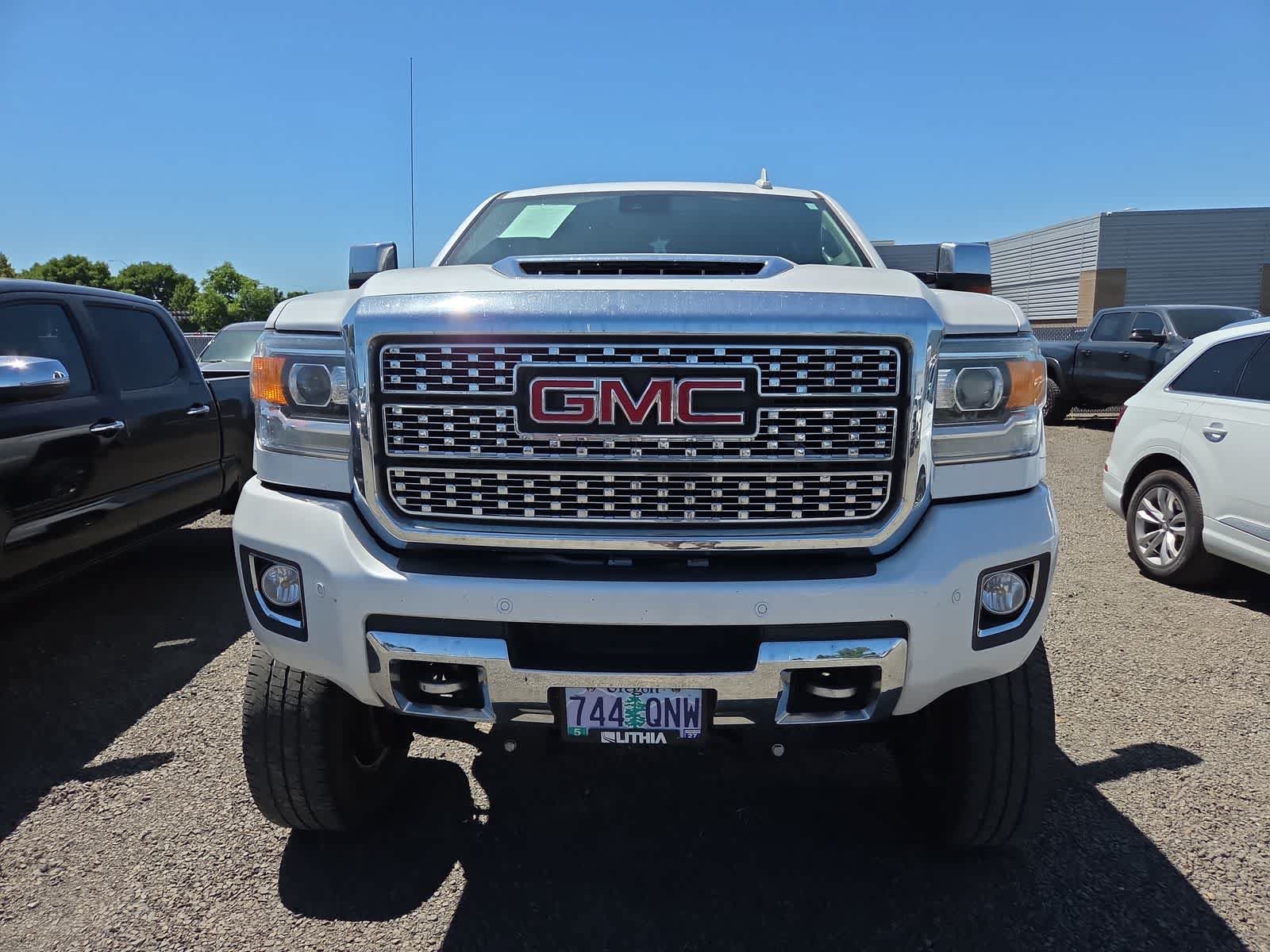 Used 2019 GMC Sierra 2500 Denali w/ Duramax Plus Package AWD/4WD image 13