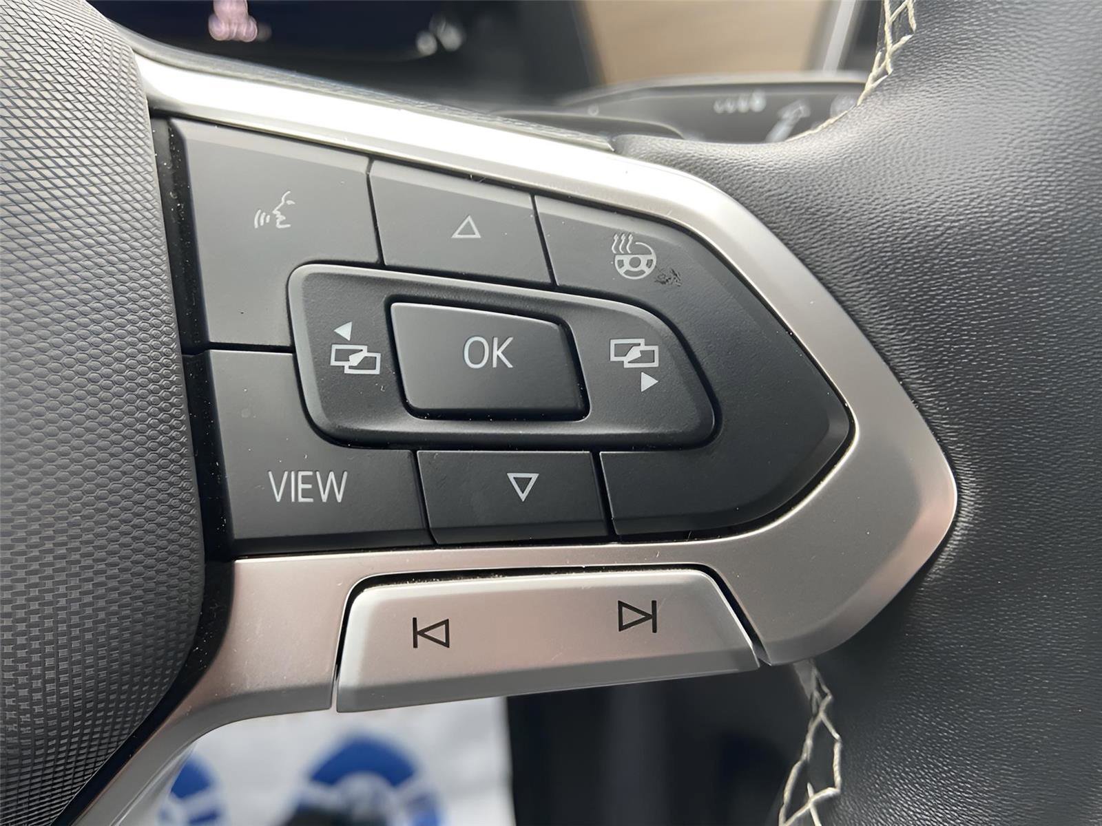 Used 2025 Volkswagen Atlas SE image 28