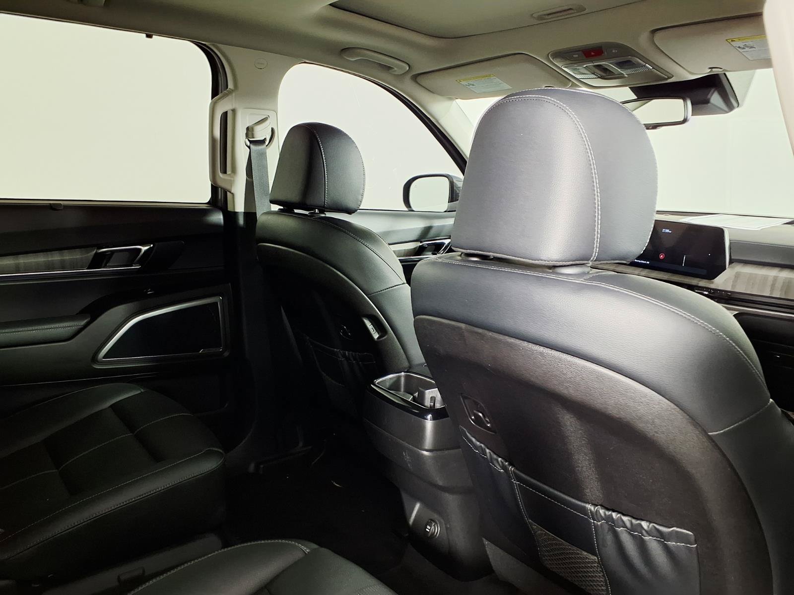 Used 2023 Kia Telluride EX w/ EX Captain's Chair Package FWD image 11