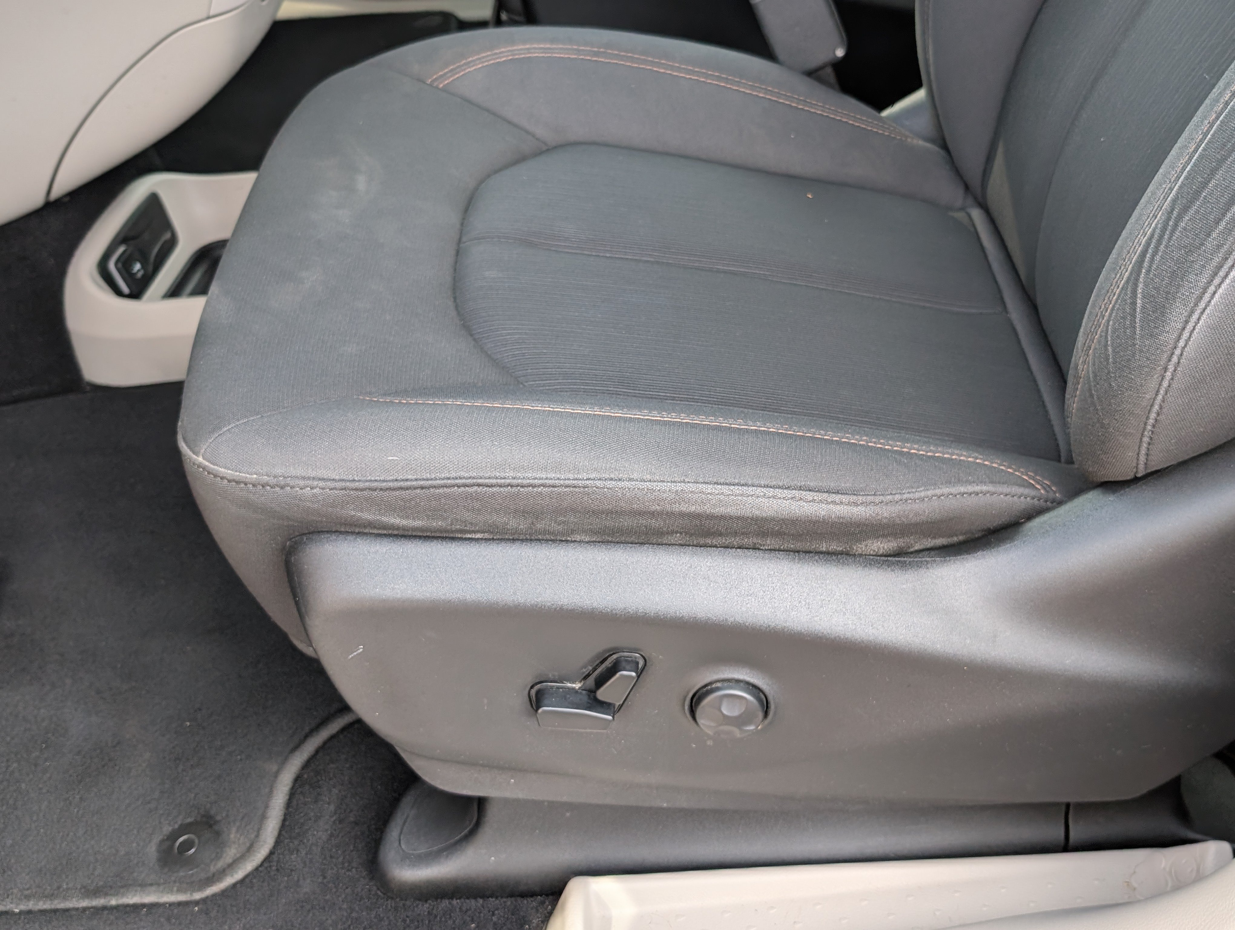 Used 2019 Chrysler Pacifica LX FWD image 11