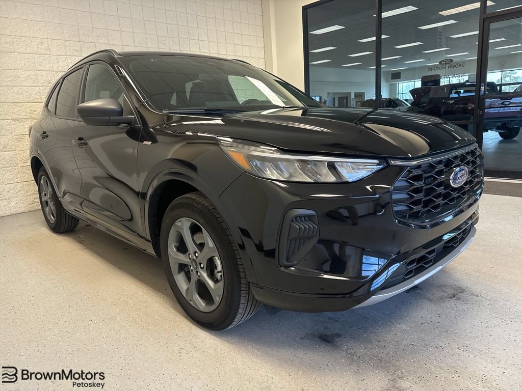 Used 2024 Ford Escape ST-Line w/ Tech Pack #1 AWD/4WD image 1