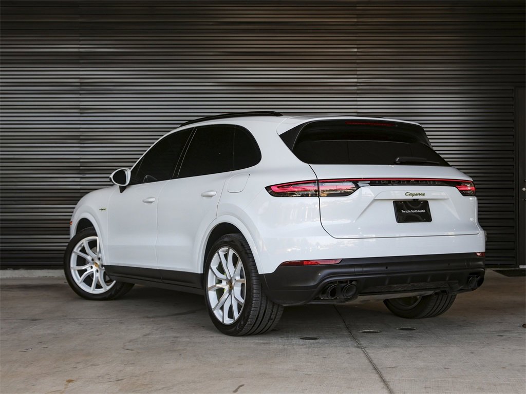 Certified 2023 Porsche Cayenne Platinum Edition image 3