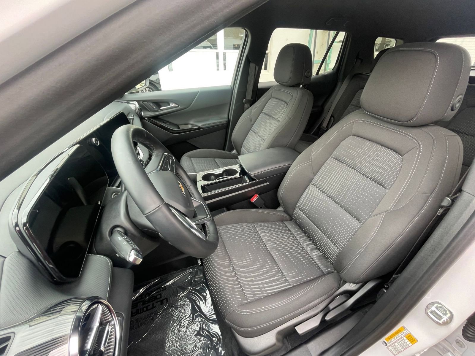 Used 2025 Chevrolet Equinox LT image 36