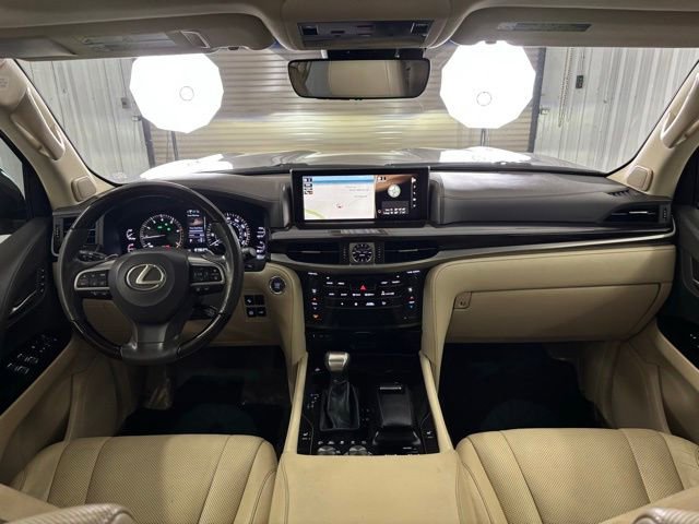 Used 2018 Lexus LX 570 4WD image 14