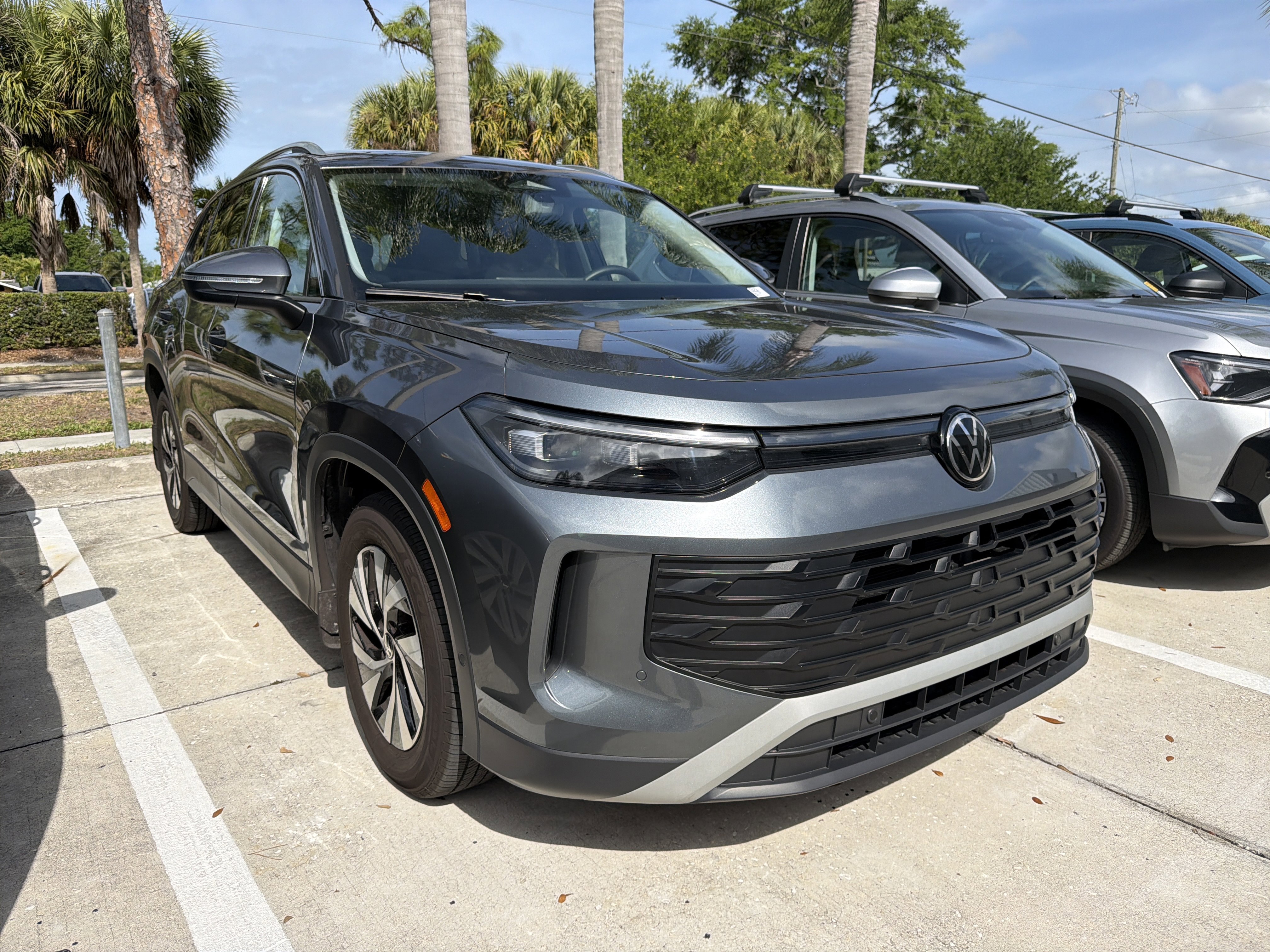 Used 2025 Volkswagen Tiguan S FWD image 1