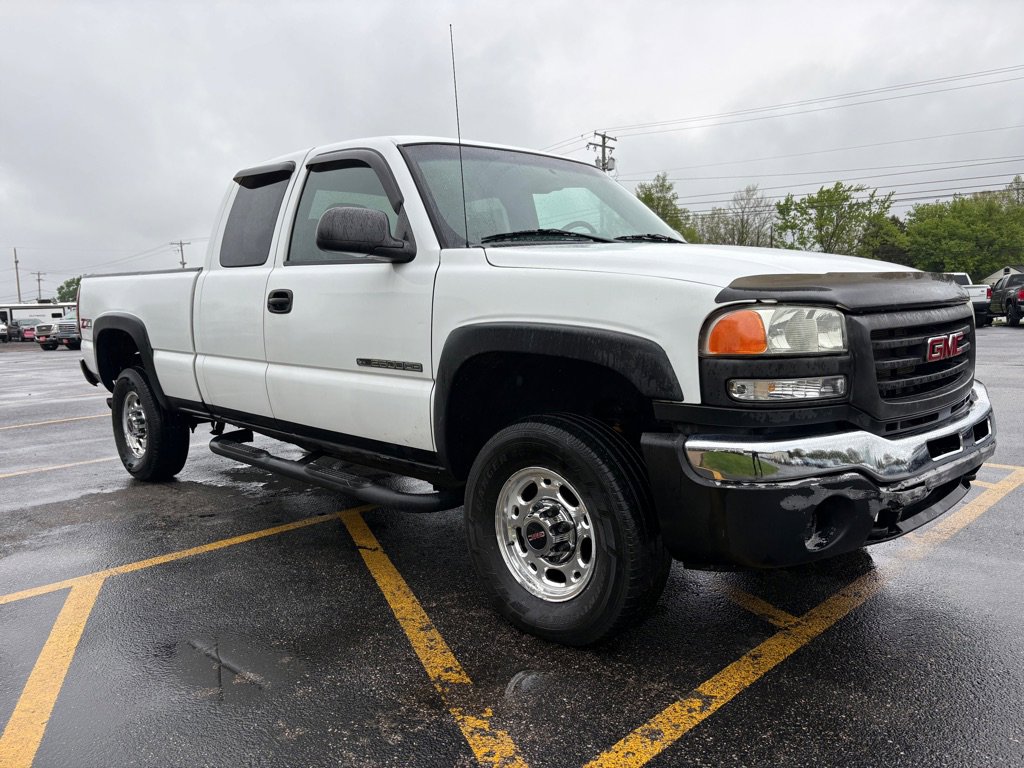 Used 2005 GMC Sierra 2500 W/T w/ Snow Plow Prep Package AWD/4WD image 4