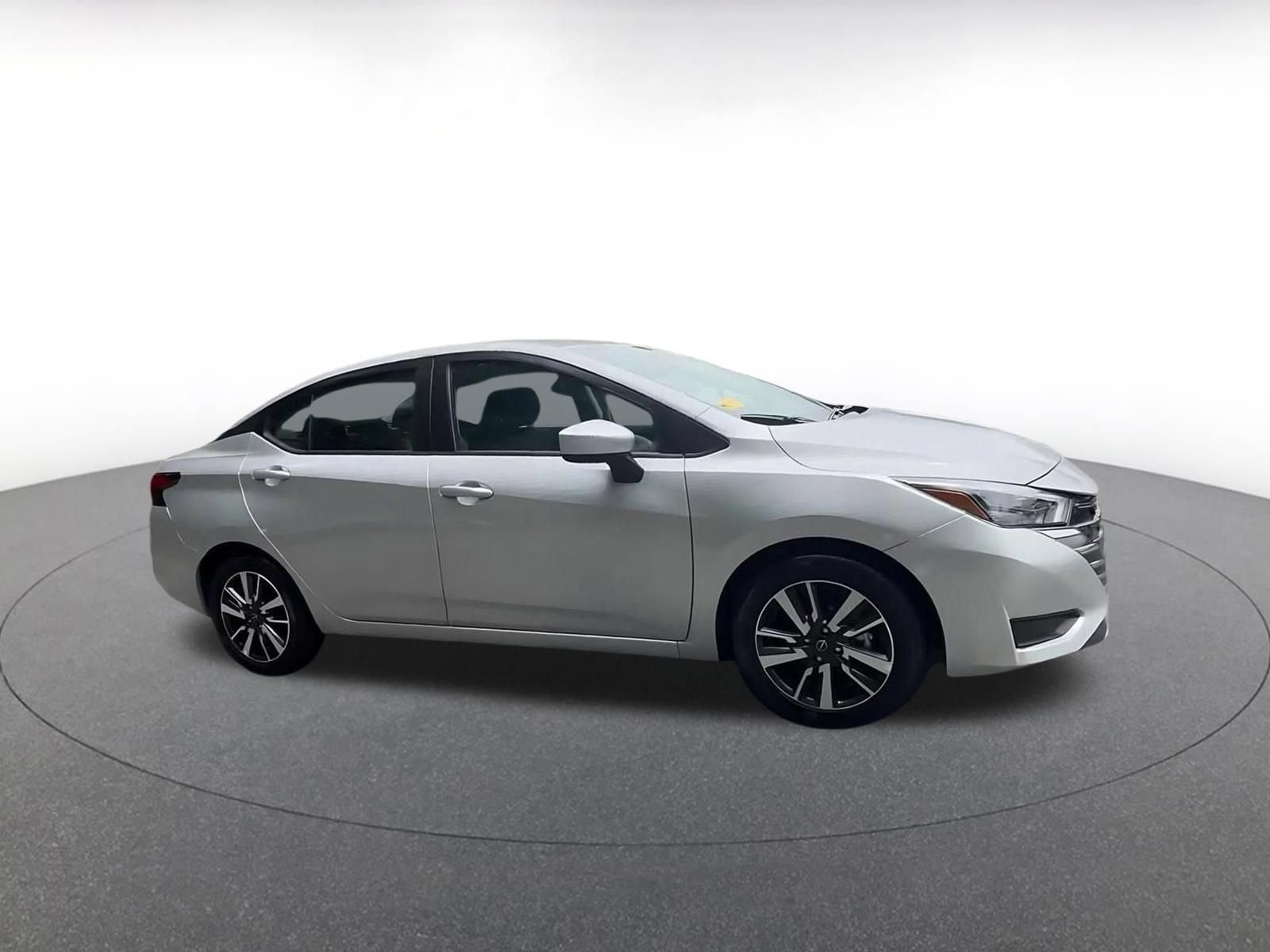 Used 2025 Nissan Versa SV FWD image 2
