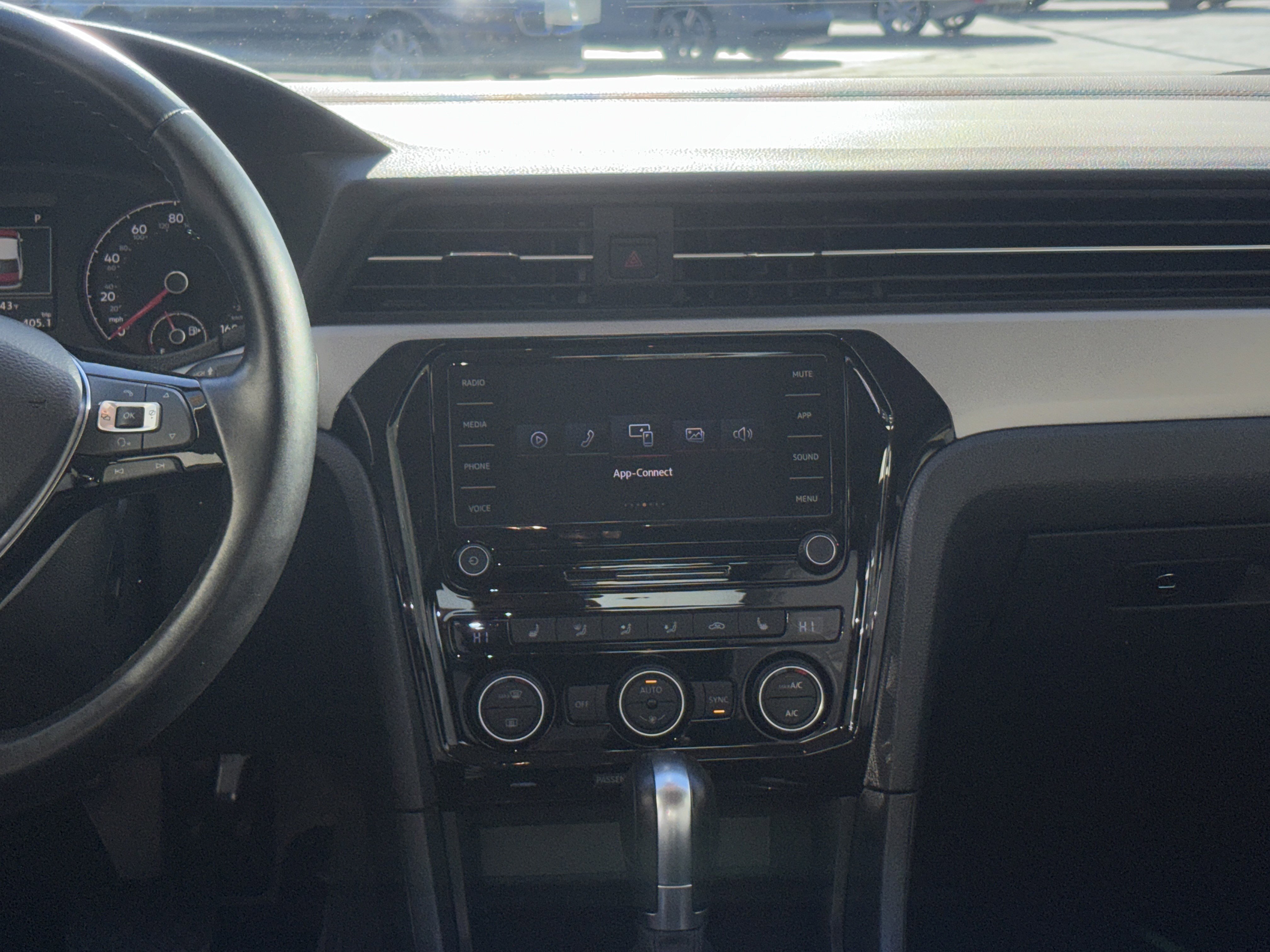 Used 2020 Volkswagen Passat 2.0T SE image 28