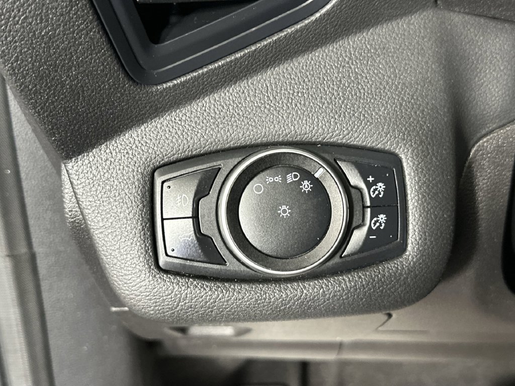 Used 2017 Ford Escape SE w/ SE Cold Weather Package FWD image 18