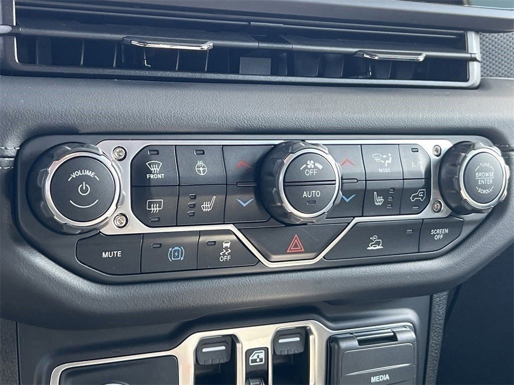 New 2025 Jeep Wrangler Unlimited Rubicon 4xe w/ Technology Group image 18