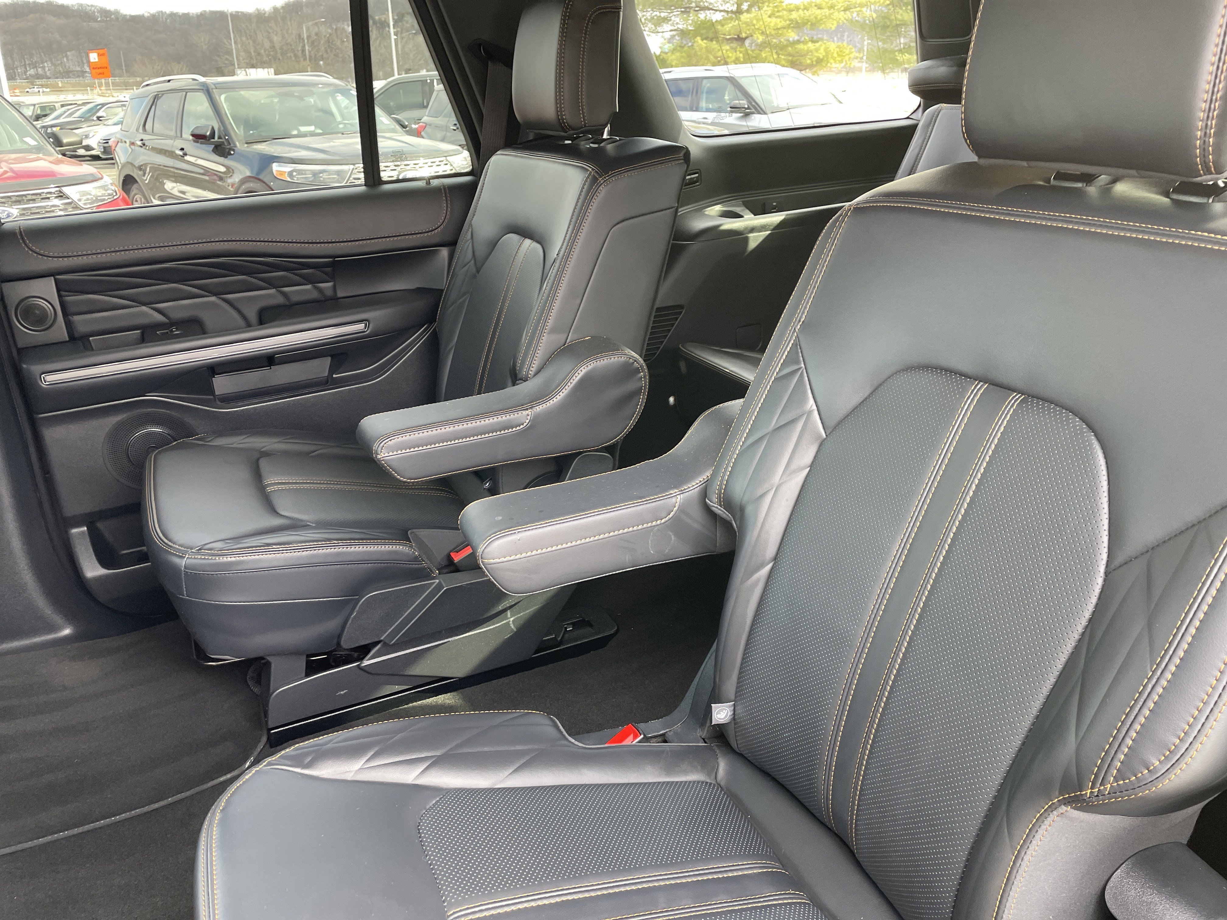 Used 2024 Ford Expedition Platinum image 13
