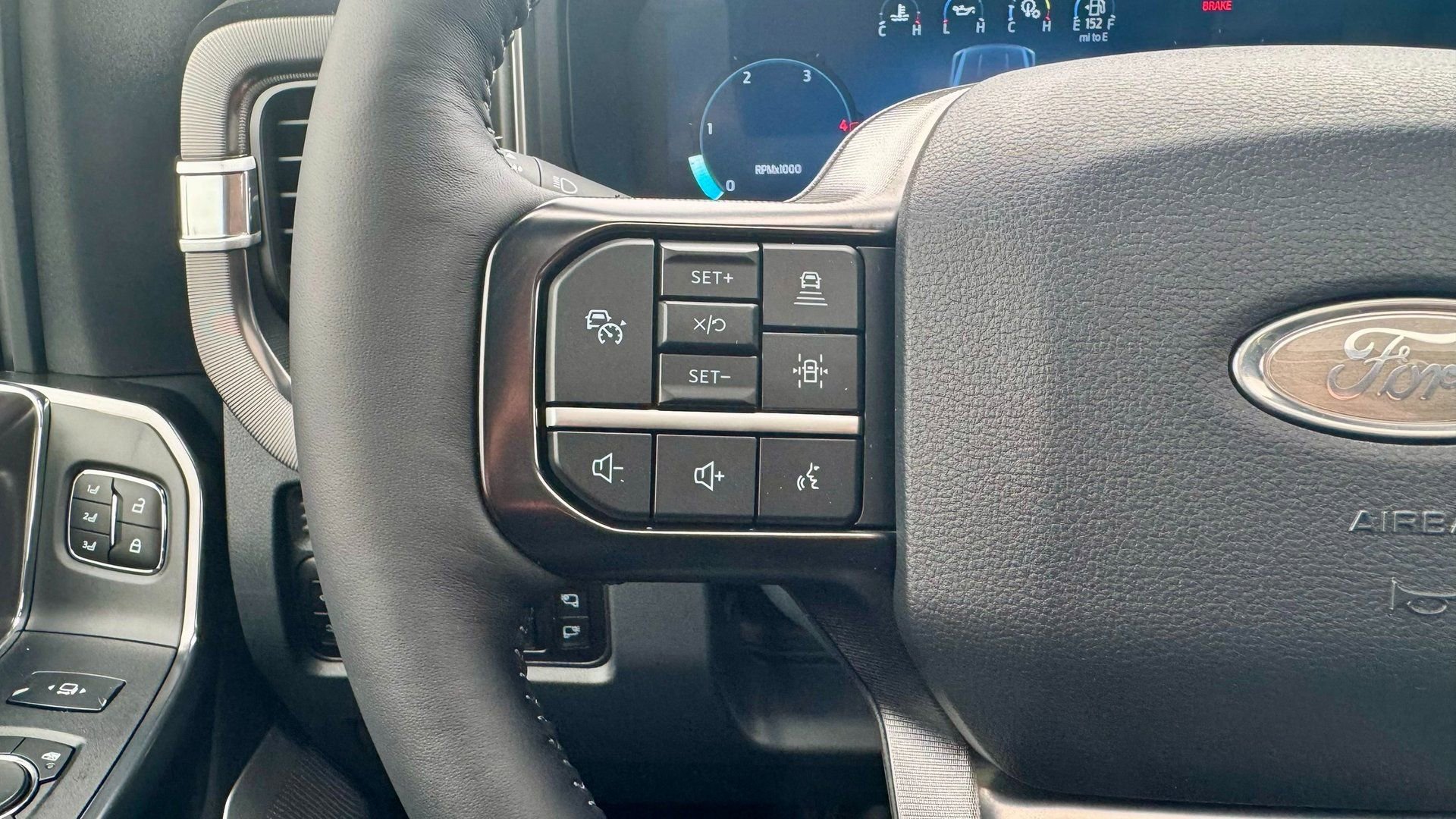 New 2026 Ford F250 Platinum image 32