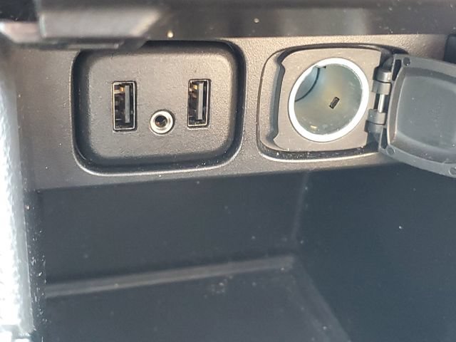 Certified 2017 Buick Encore Essence FWD image 29