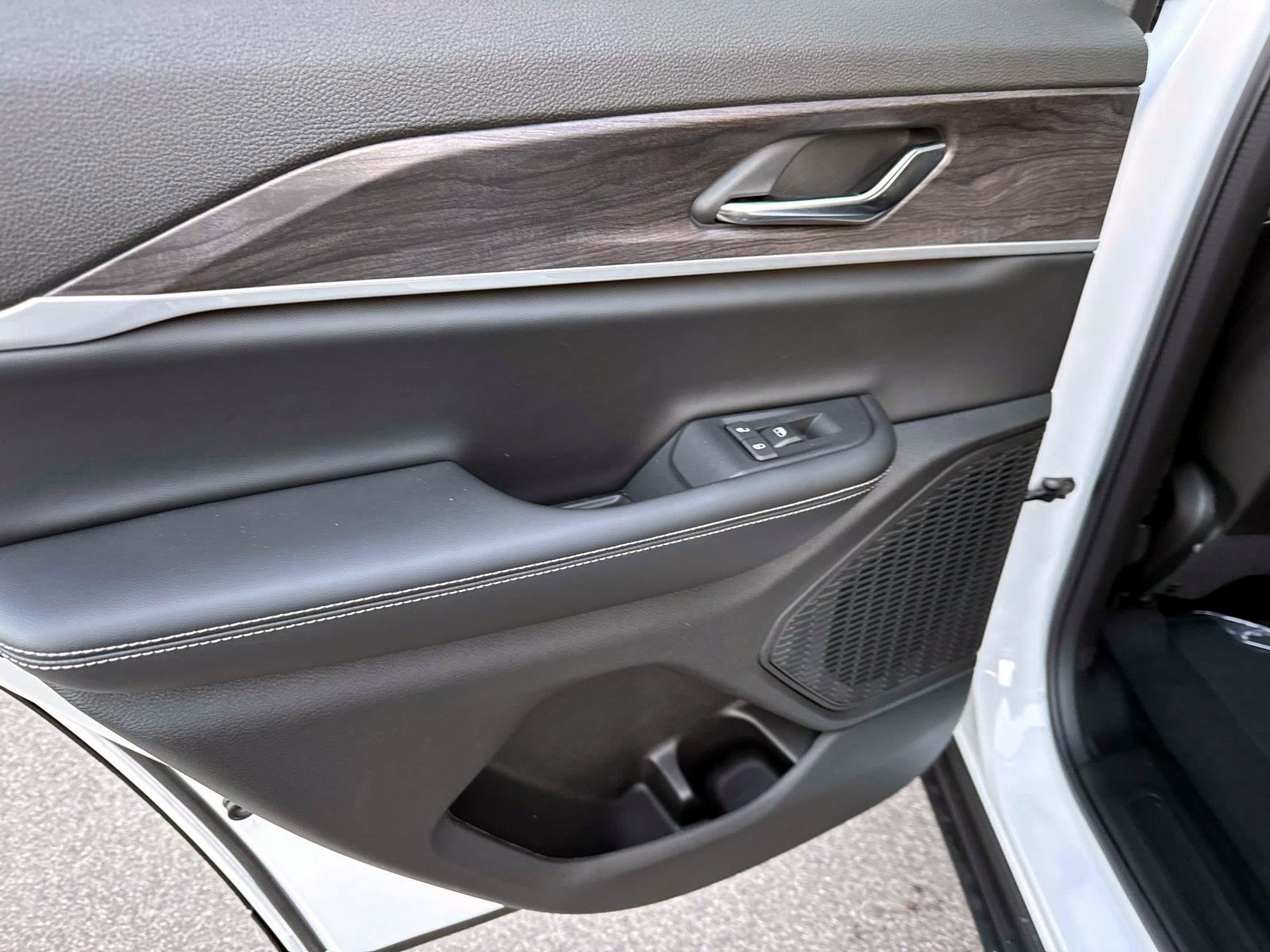 New 2025 Jeep Grand Cherokee Limited image 8