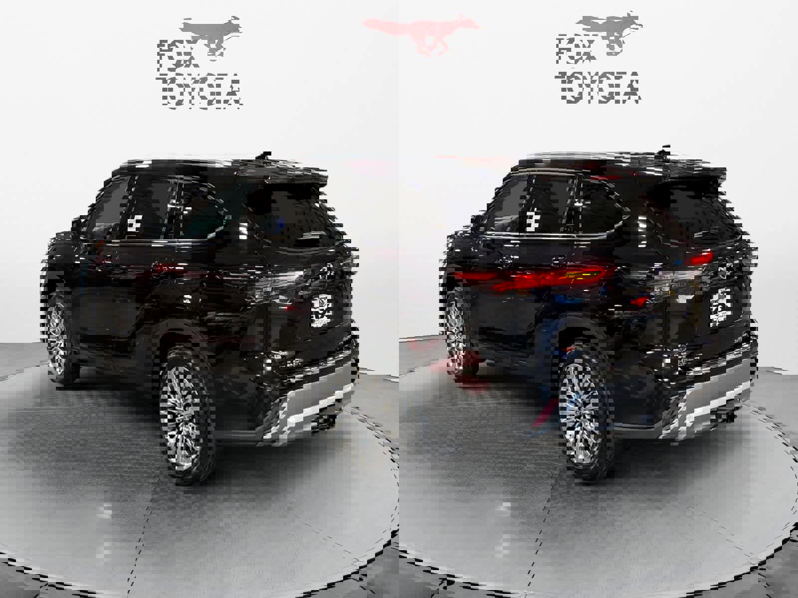 Used 2026 Toyota Highlander Platinum image 3