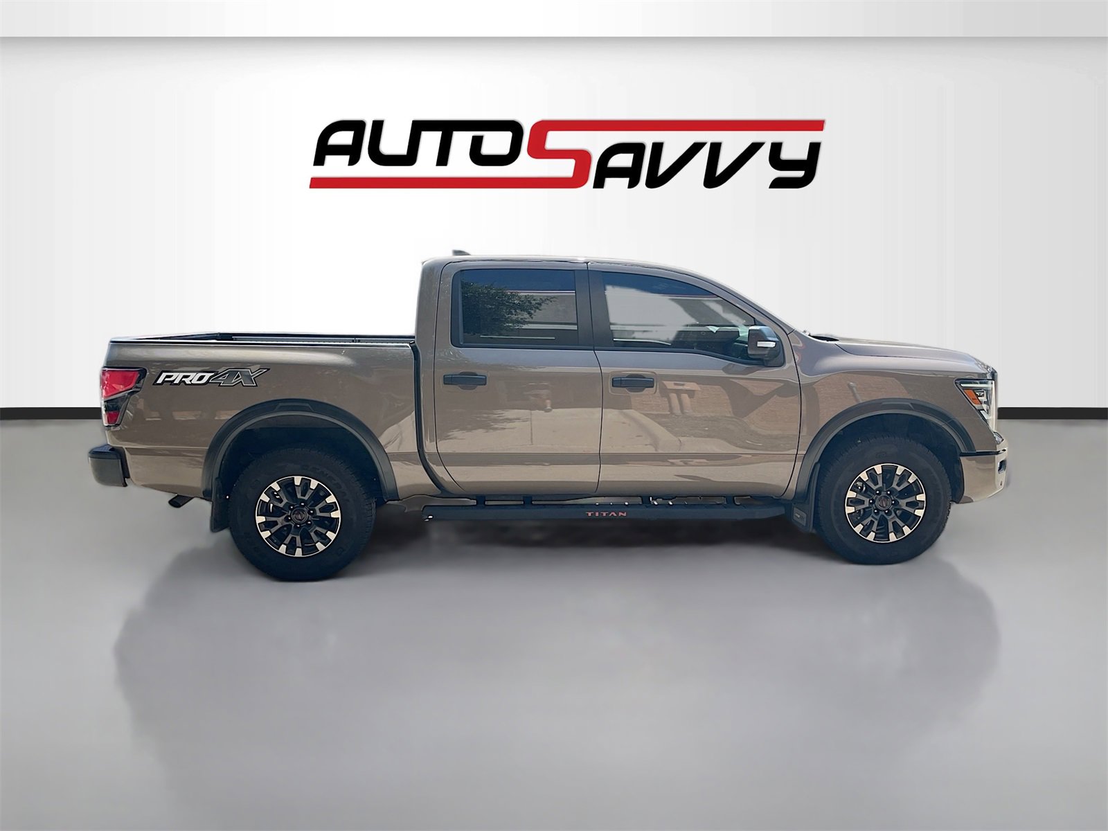 Used 2024 Nissan Titan PRO-4X w/ Pro-4x Convenience Package image 8