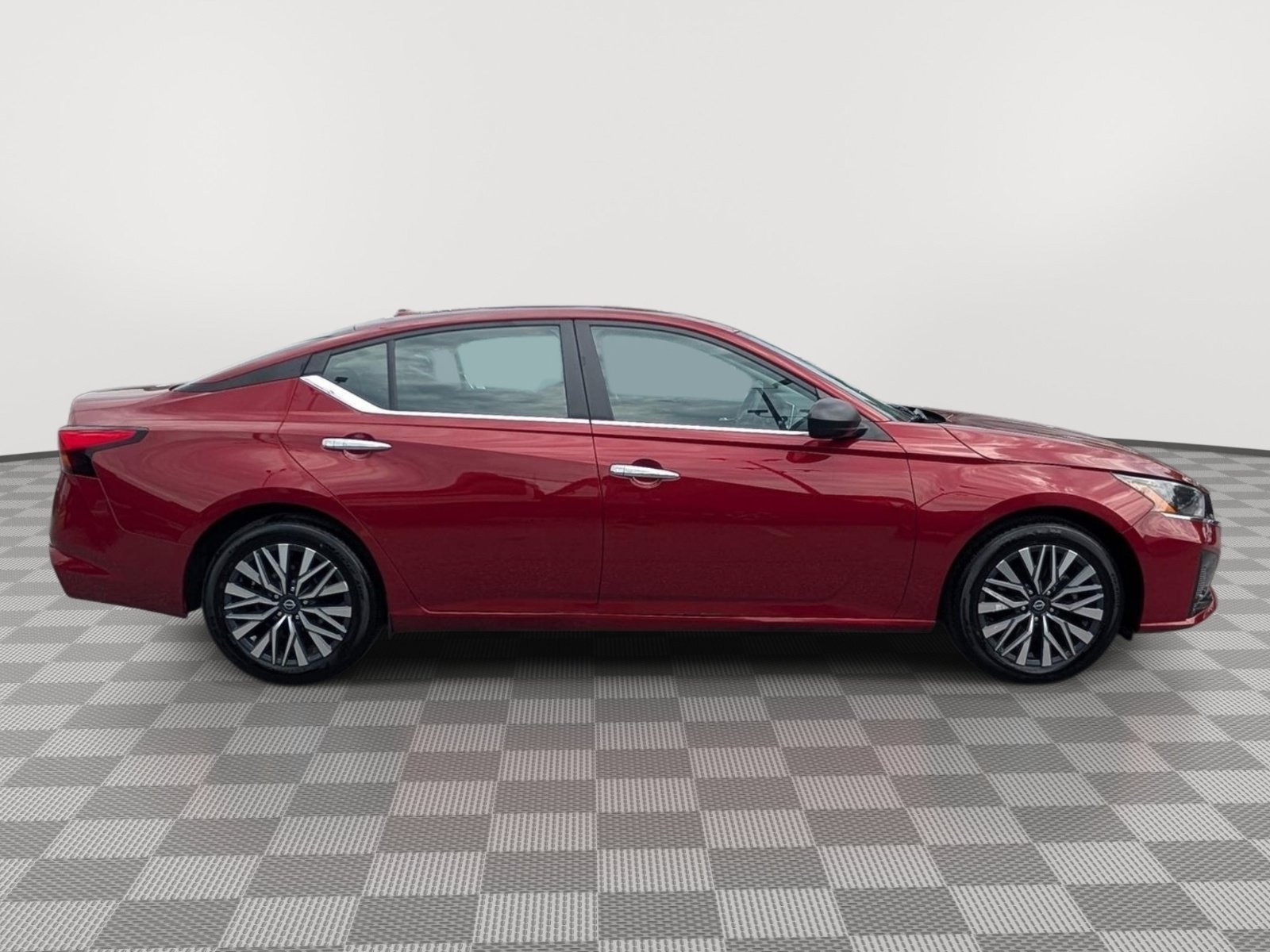 Used 2024 Nissan Altima 2.5 SV FWD image 6