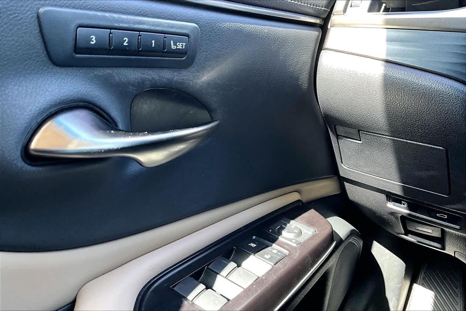 Used 2019 Lexus ES 350 w/ Premium Package FWD image 36