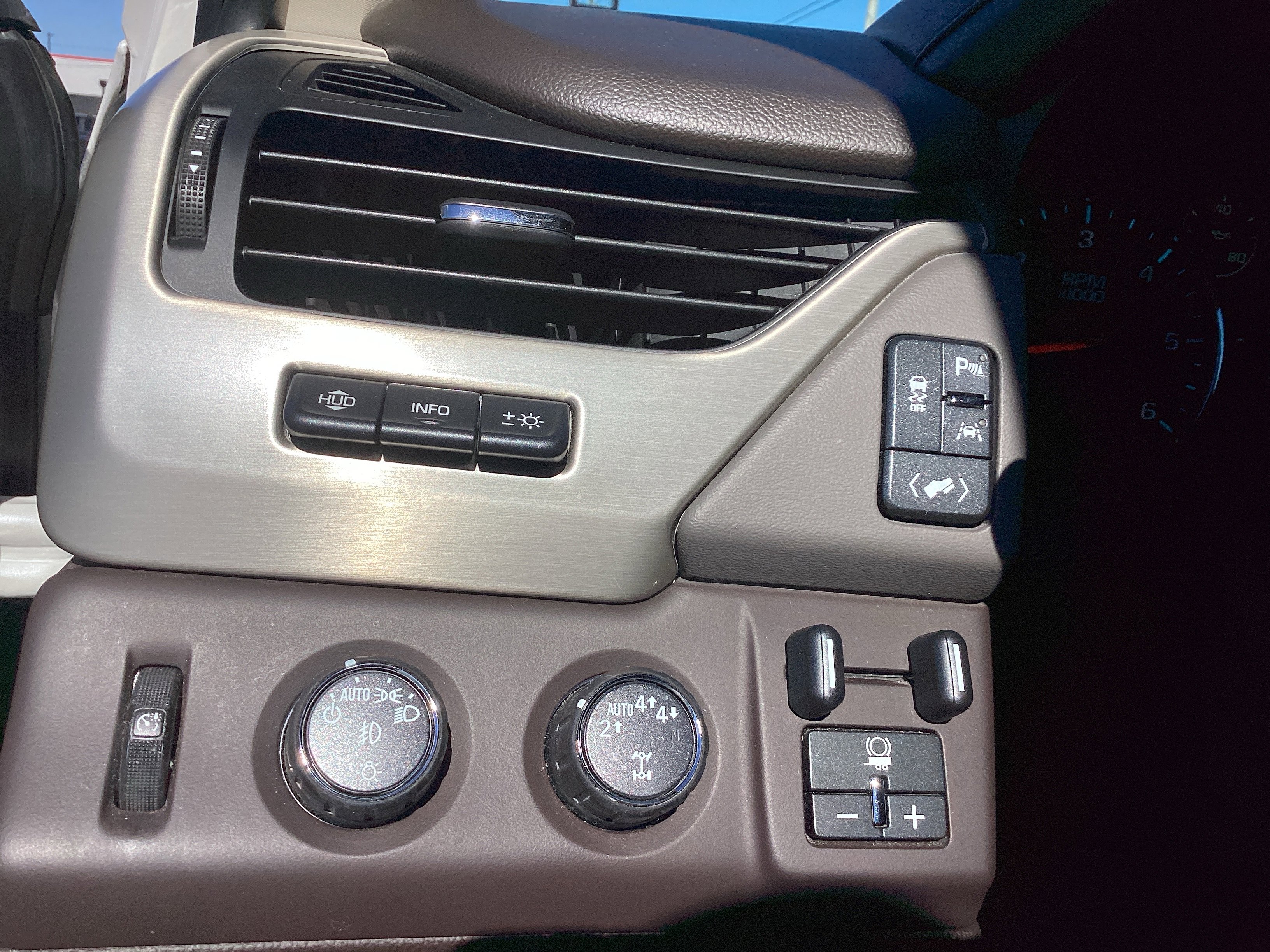 Used 2018 GMC Yukon Denali w/ Open Road Package image 19