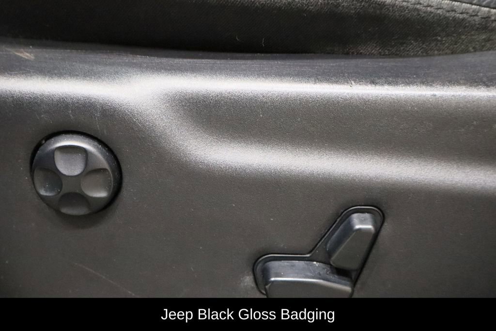 Used 2018 Jeep Grand Cherokee Altitude image 23