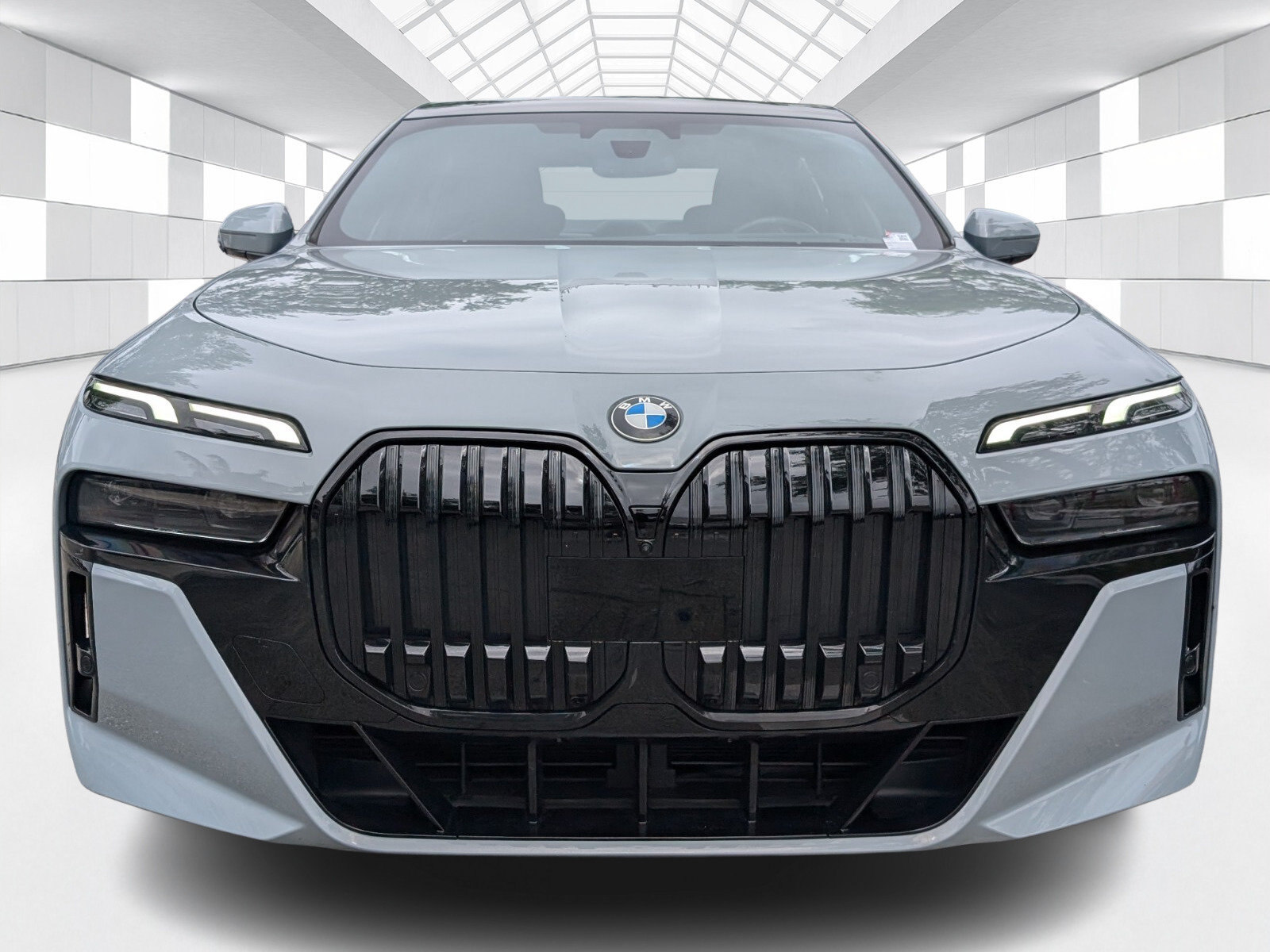 Used 2023 BMW 740i RWD image 2