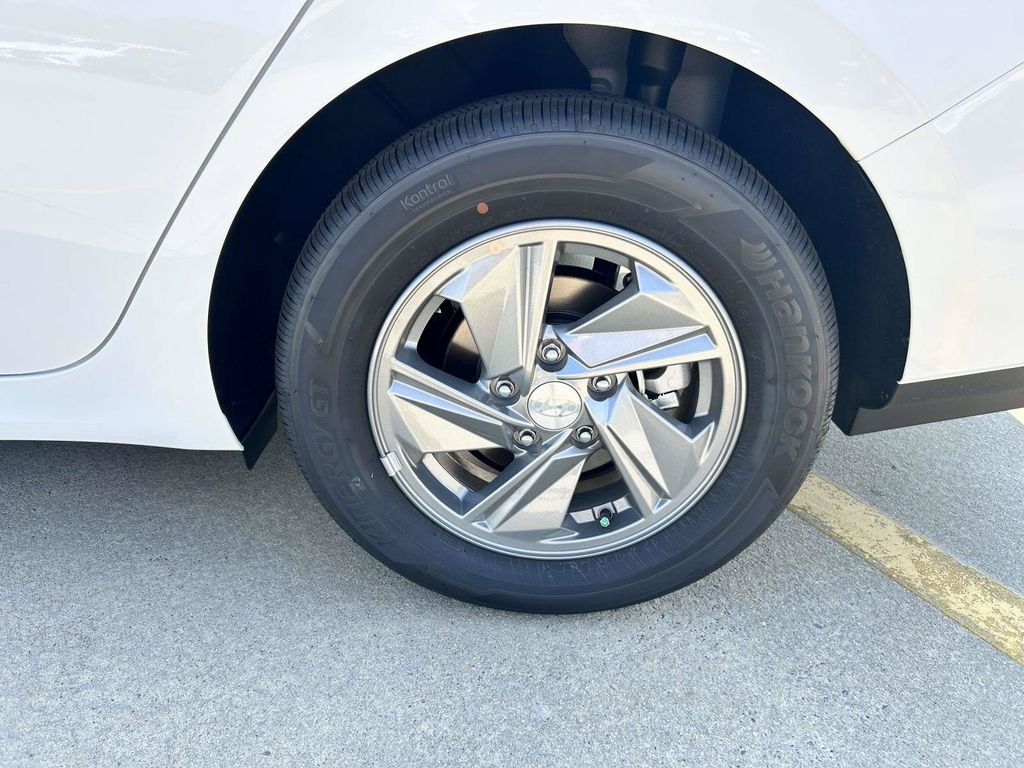 New 2026 Hyundai Elantra SE FWD image 9