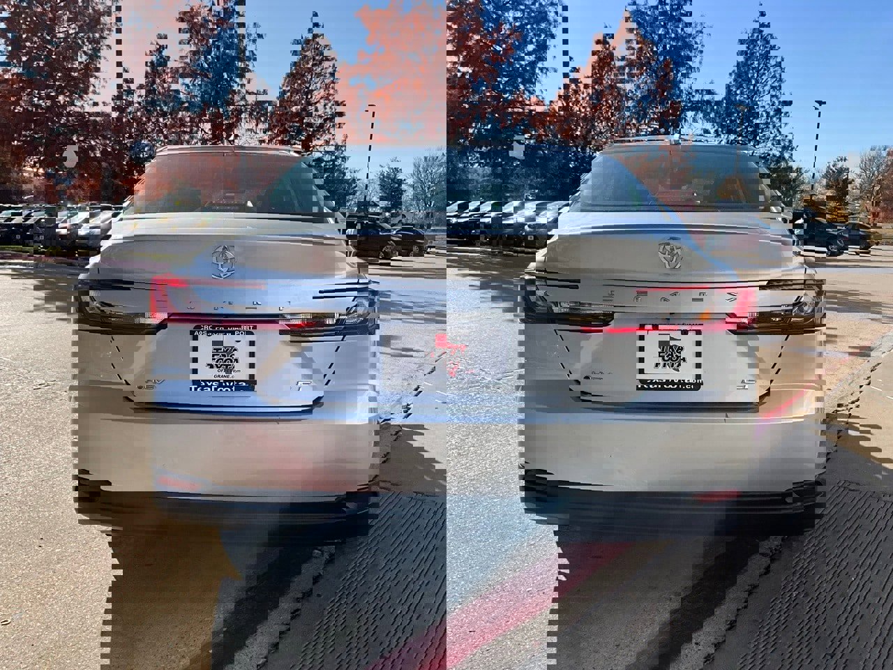 Used 2025 Toyota Camry LE image 7