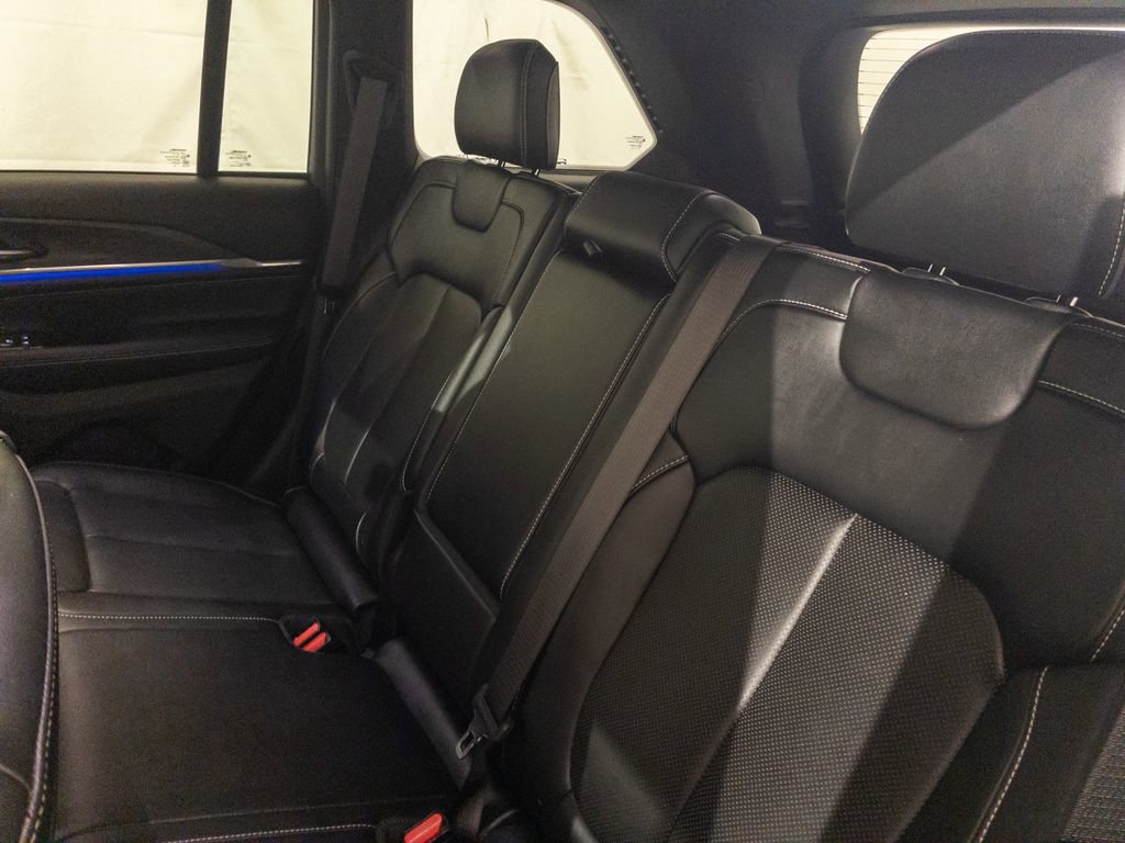 Used 2022 Jeep Grand Cherokee Overland image 11