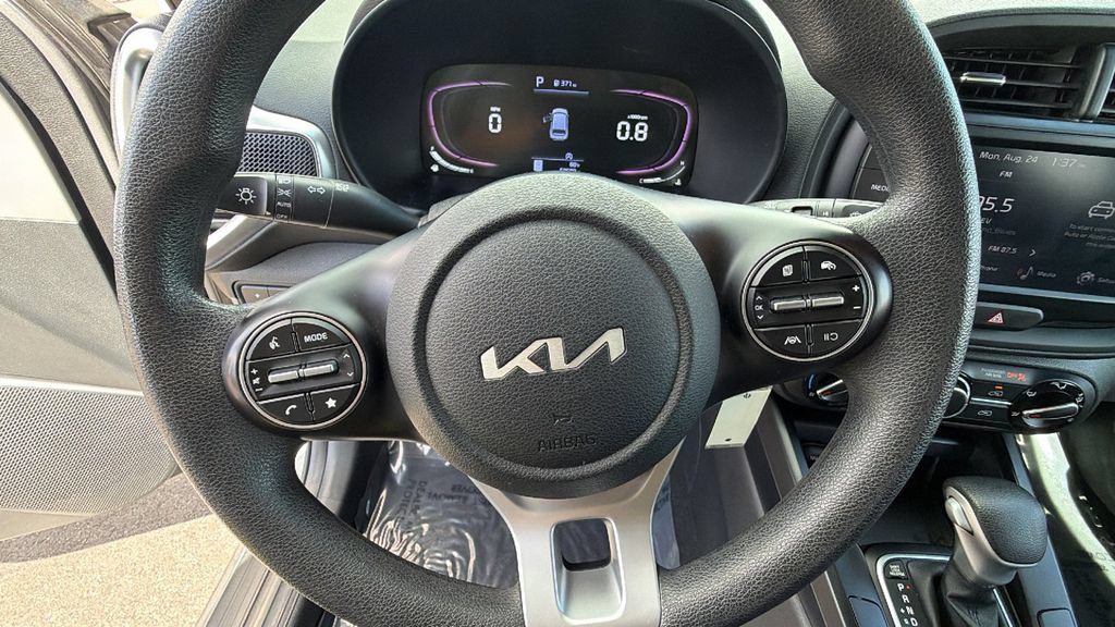 Used 2024 Kia Soul LX w/ Option Group 015 FWD image 18