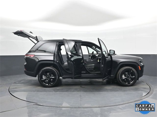 Used 2025 Jeep Grand Cherokee Limited w/ Luxury Tech Group II image 46