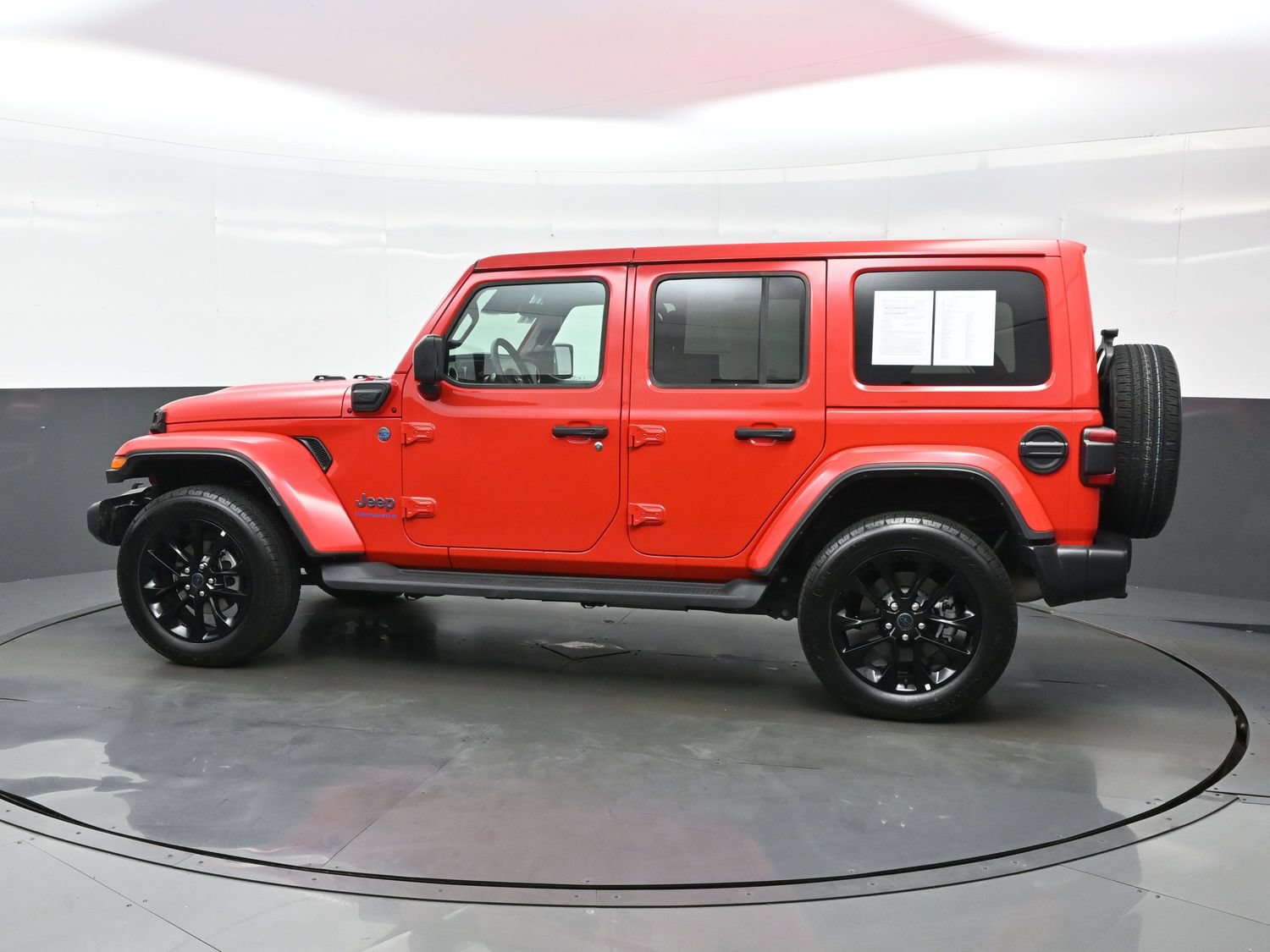 Used 2025 Jeep Wrangler Unlimited Sahara AWD/4WD image 4