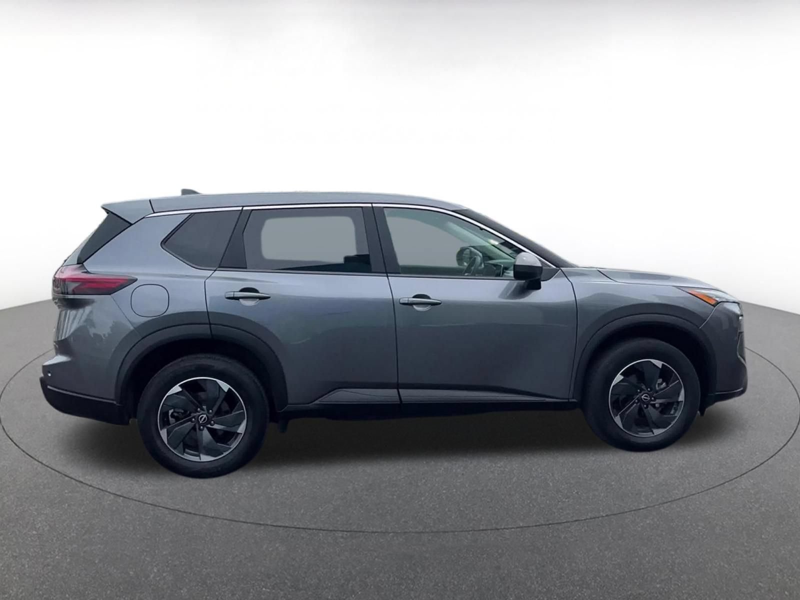 Used 2025 Nissan Rogue SV AWD/4WD image 16