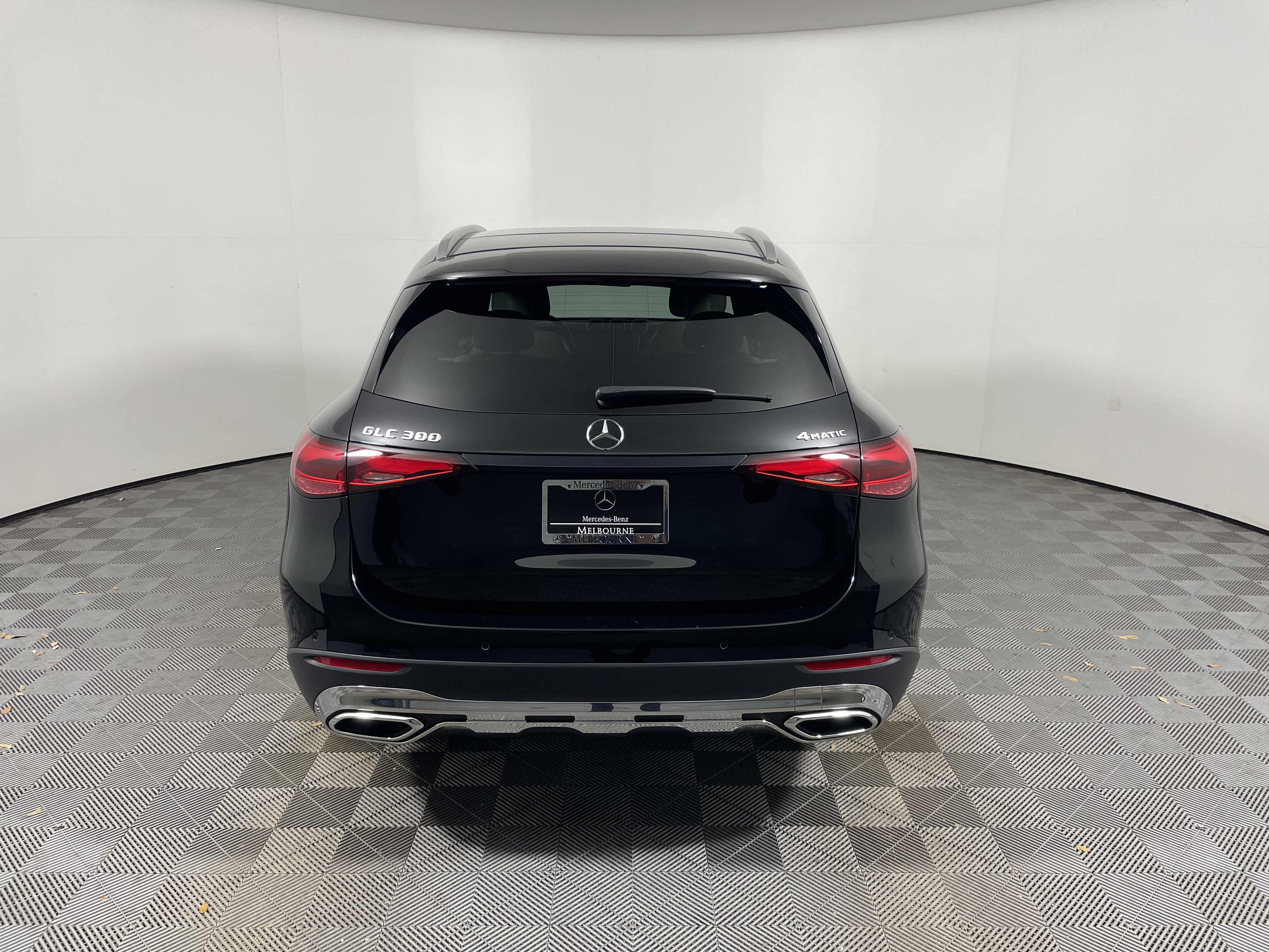 Used 2024 Mercedes-Benz GLC 300 4MATIC image 4