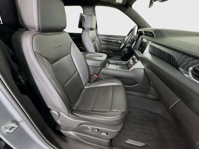 Used 2024 GMC Yukon XL Denali AWD/4WD image 32