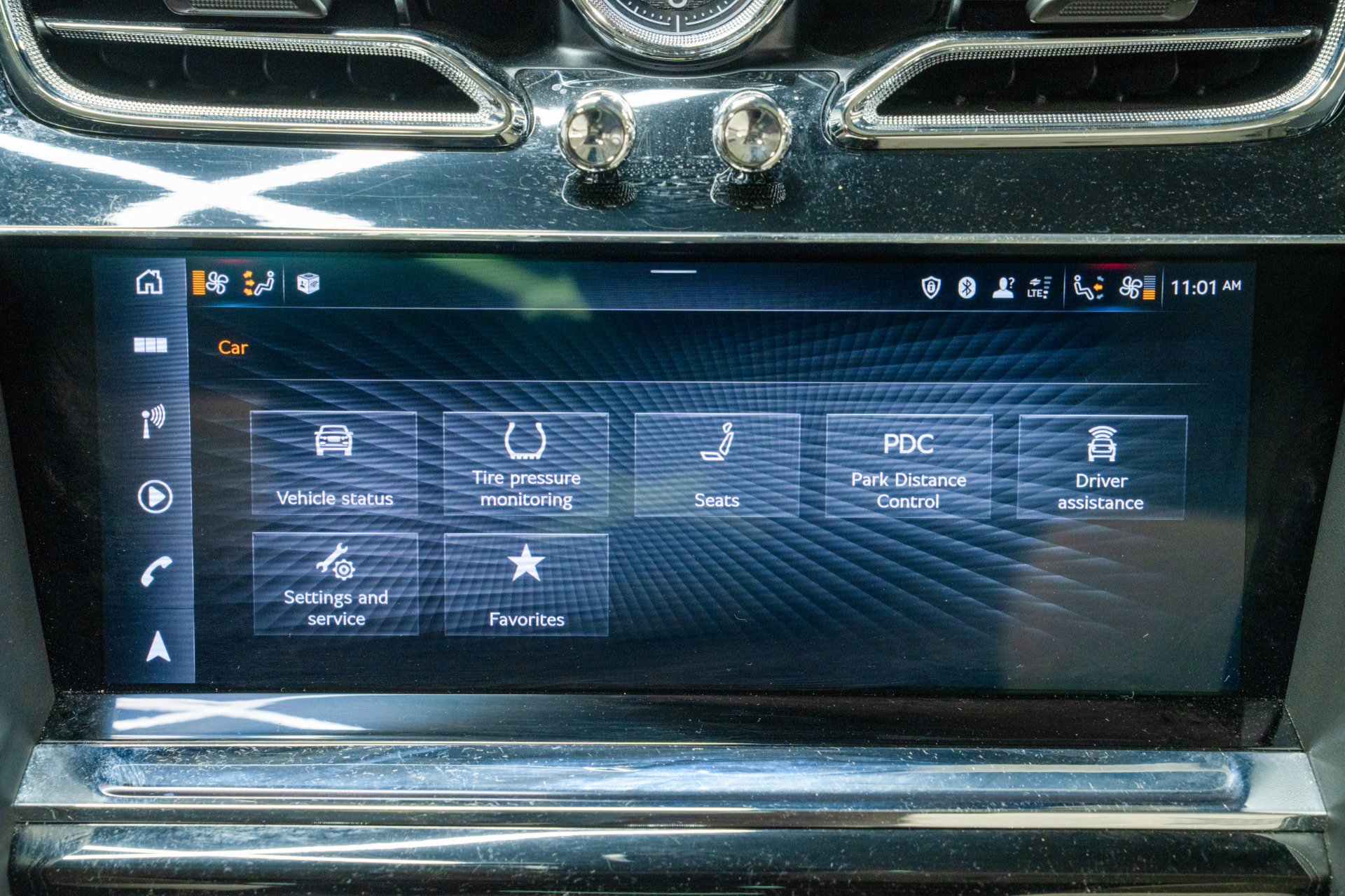 Used 2024 Bentley Bentayga Extended Wheelbase image 27