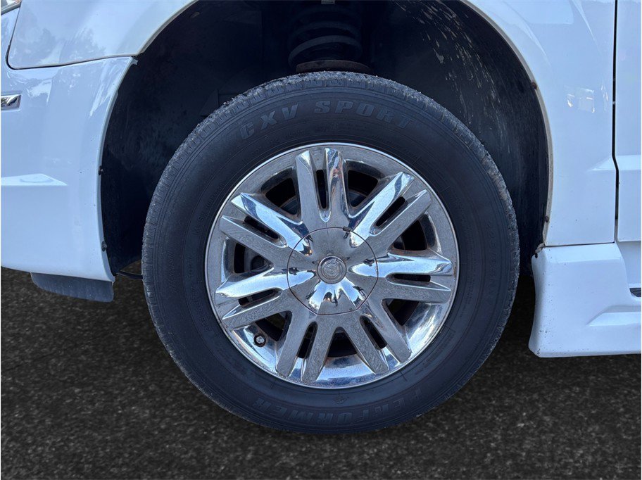 Used 2010 Chrysler Town & Country Limited image 12