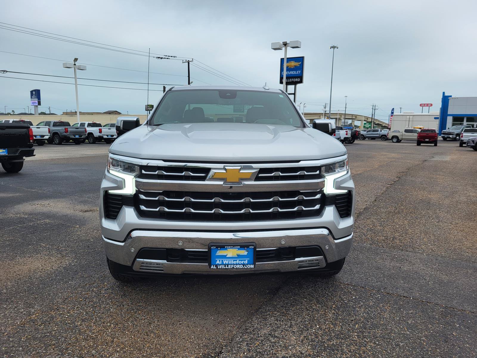 Used 2022 Chevrolet Silverado 1500 LTZ w/ Z71 Off-Road Package AWD/4WD image 8