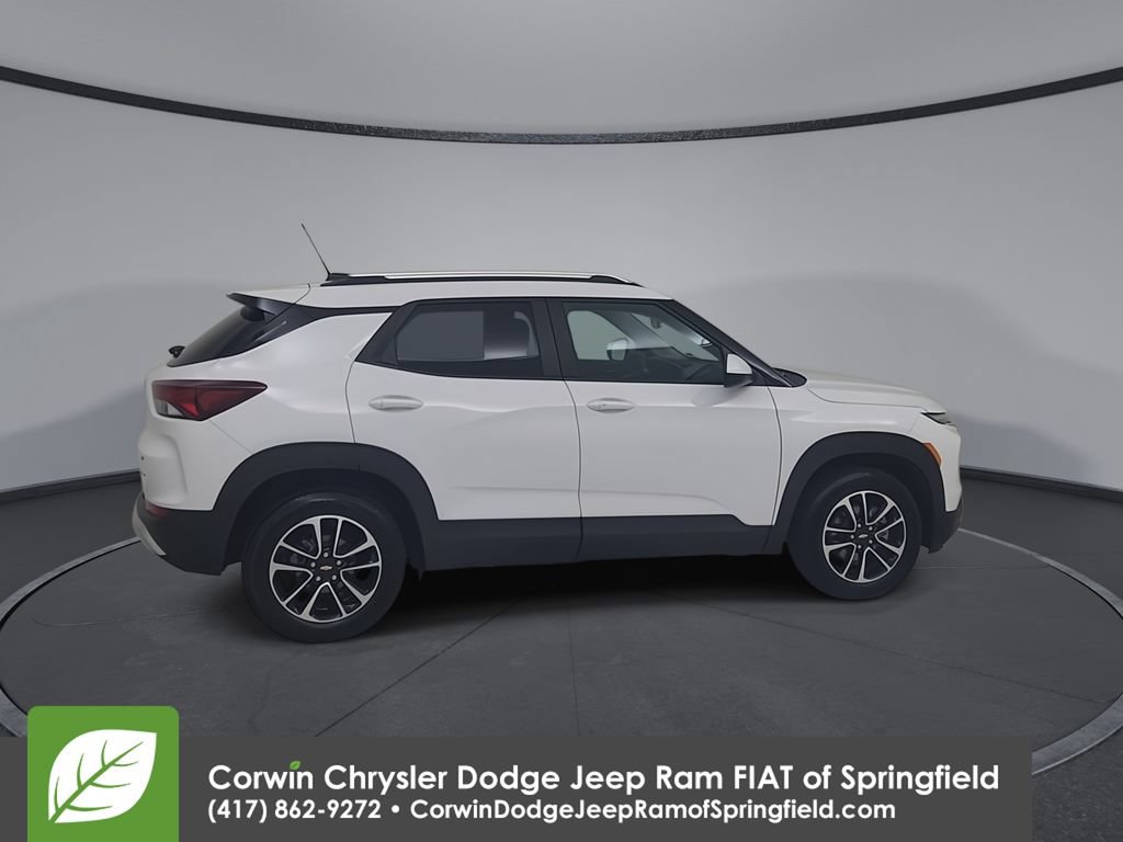Used 2025 Chevrolet TrailBlazer LT AWD/4WD image 16