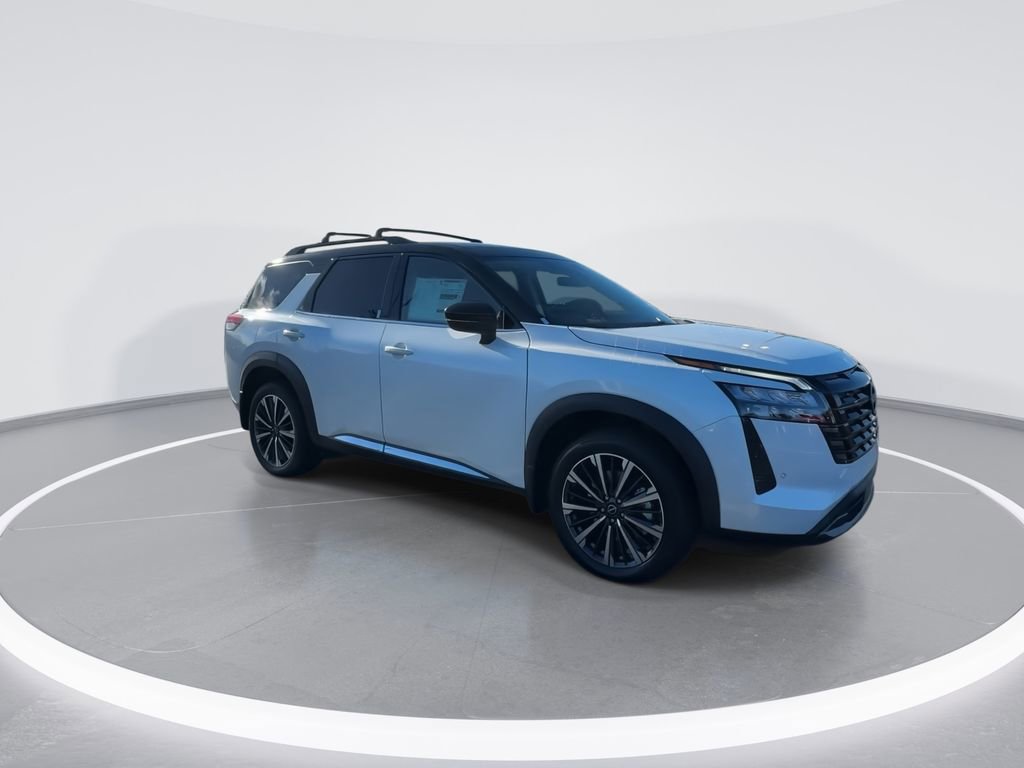 New 2026 Nissan Pathfinder Platinum image 2