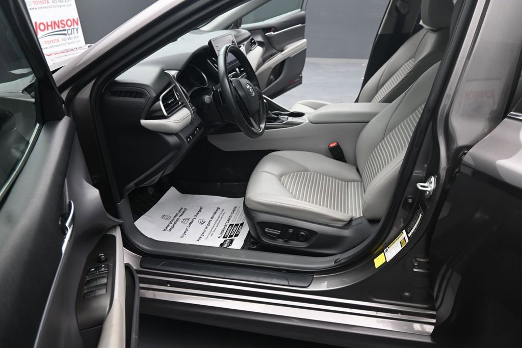 Used 2022 Toyota Camry SE FWD image 17