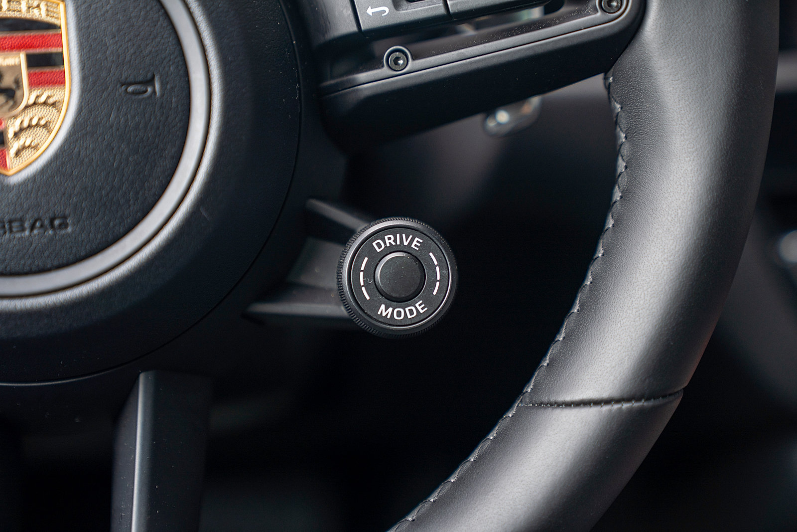 Certified 2026 Porsche Macan Turbo image 9