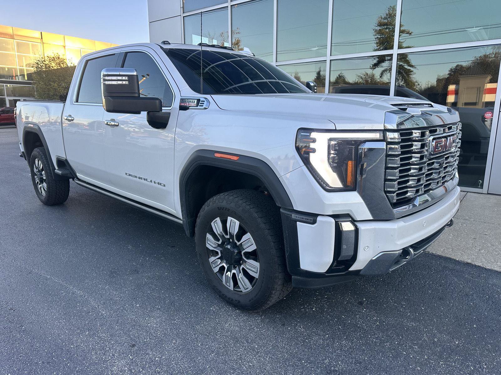 Used 2024 GMC Sierra 3500 Denali w/ Denali Reserve Package AWD/4WD image 2