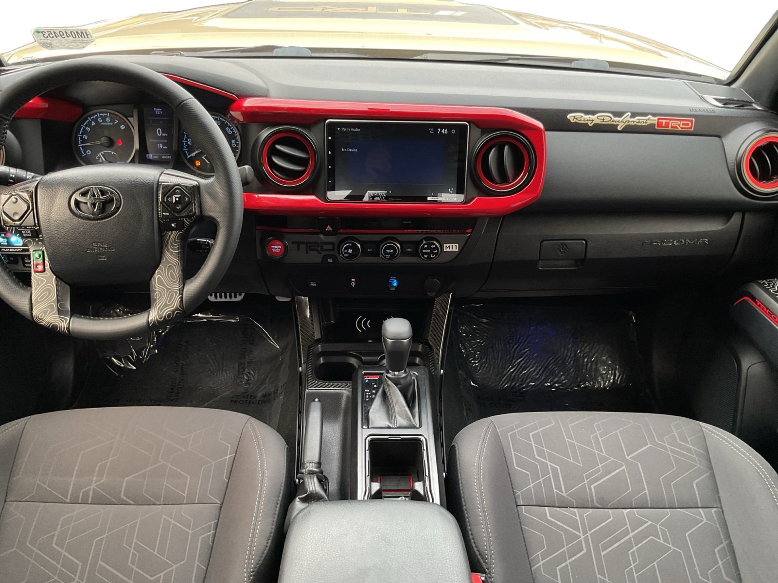 Used 2017 Toyota Tacoma TRD Sport w/ Tow Package RWD image 10