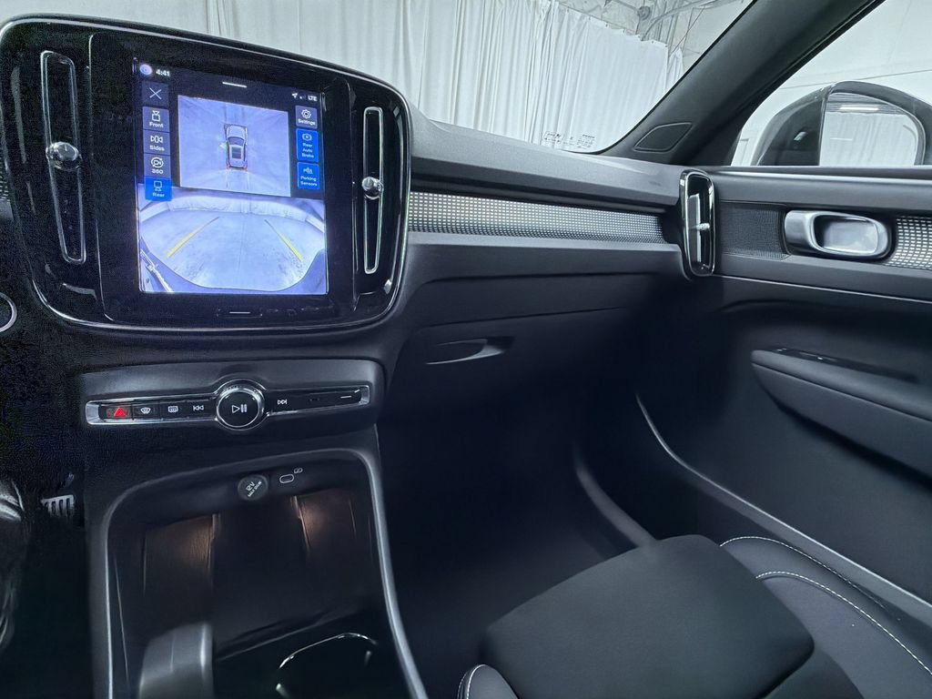 Used 2025 Volvo XC40 B5 Plus AWD/4WD image 21