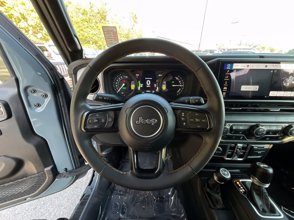 Used 2024 Jeep Wrangler Unlimited w/ Convenience Group AWD/4WD image 10