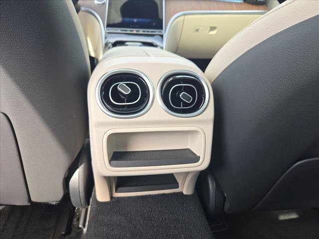 Used 2025 Mercedes-Benz C 300 Sedan image 16