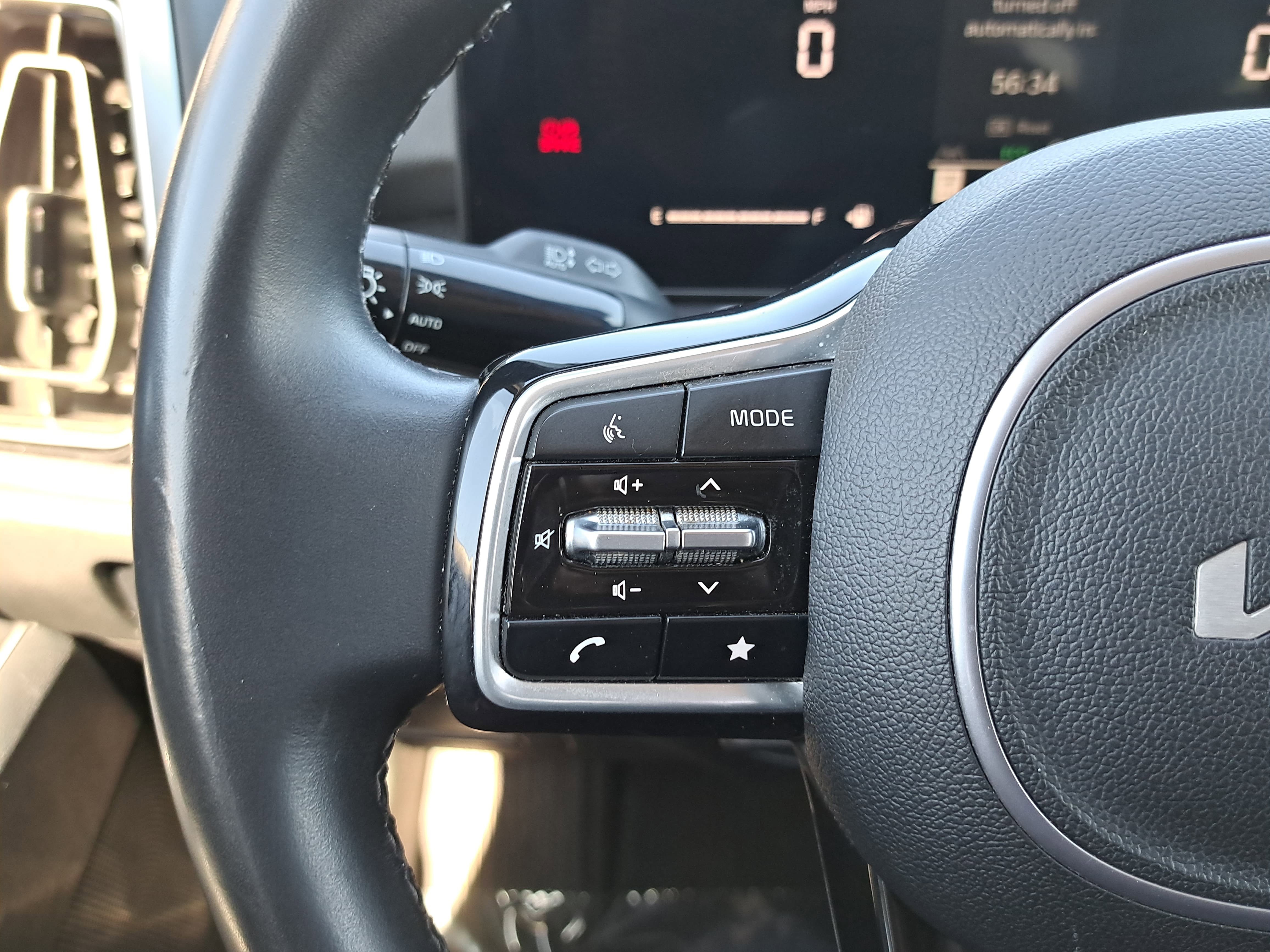 Used 2024 Kia Sorento S FWD image 17