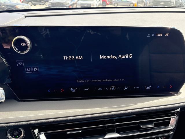 Used 2025 Chevrolet Traverse LT w/ Sun and Wheel Package image 24