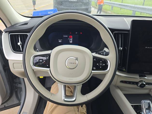 Used 2026 Volvo XC60 B5 Ultra AWD/4WD image 4
